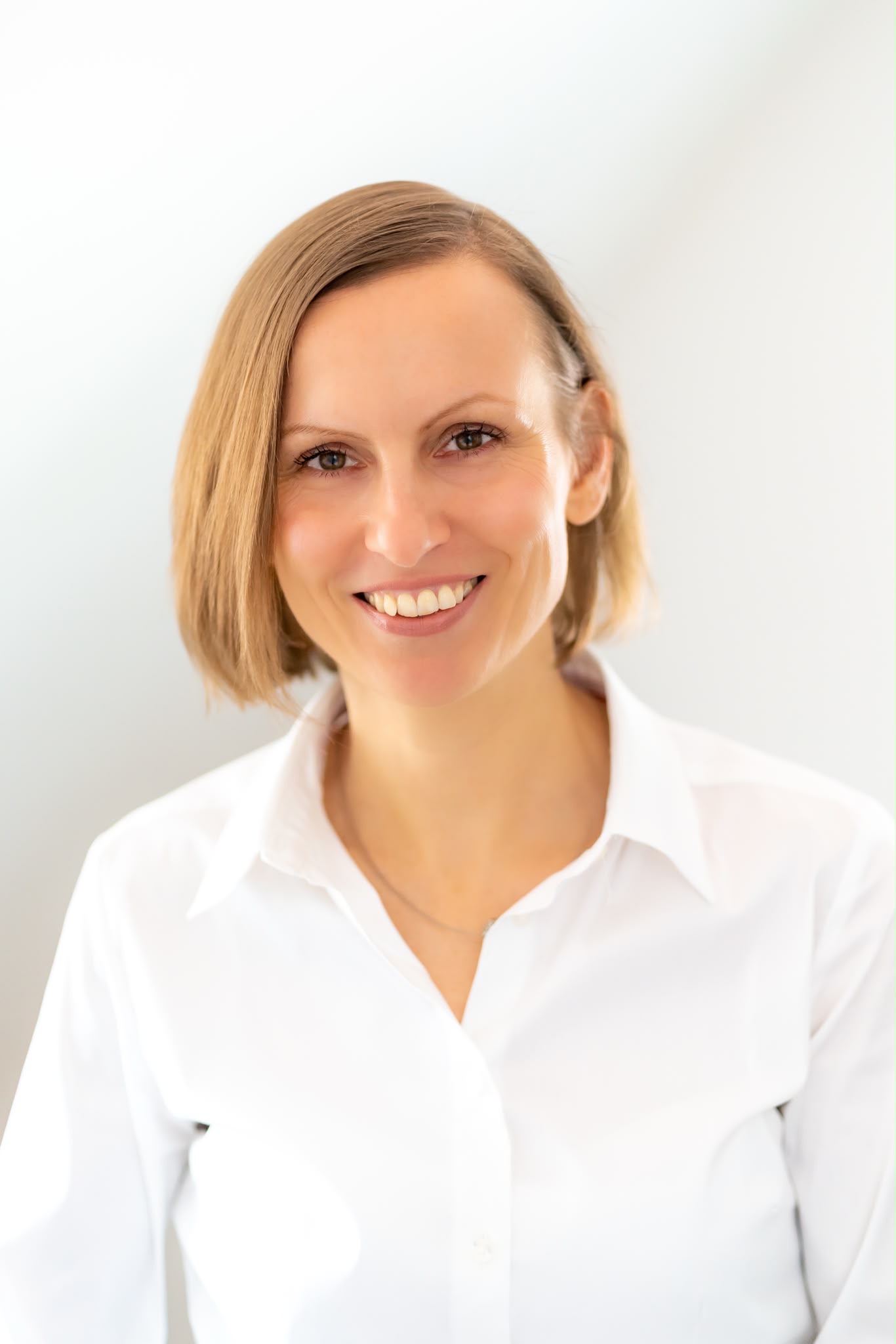 Portrait von Stefanie Schulz in der Praxis