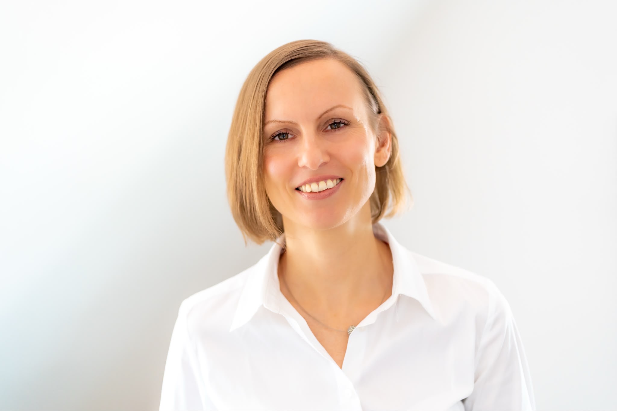Portrait von Stefanie Schulz in der Praxis